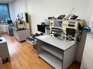 Učebňa a laboratórium automobilovej elektroniky - Učebňa a laboratórium automobilovej elektroniky3