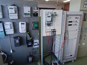 Laboratórium elektrických sietí a ochrán - Laboratórium elektrických sietí a ochrán6