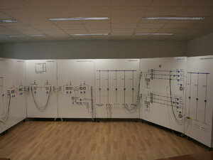 Laboratórium elektrických sietí (lab es) - Laboratórium elektrických sietí2